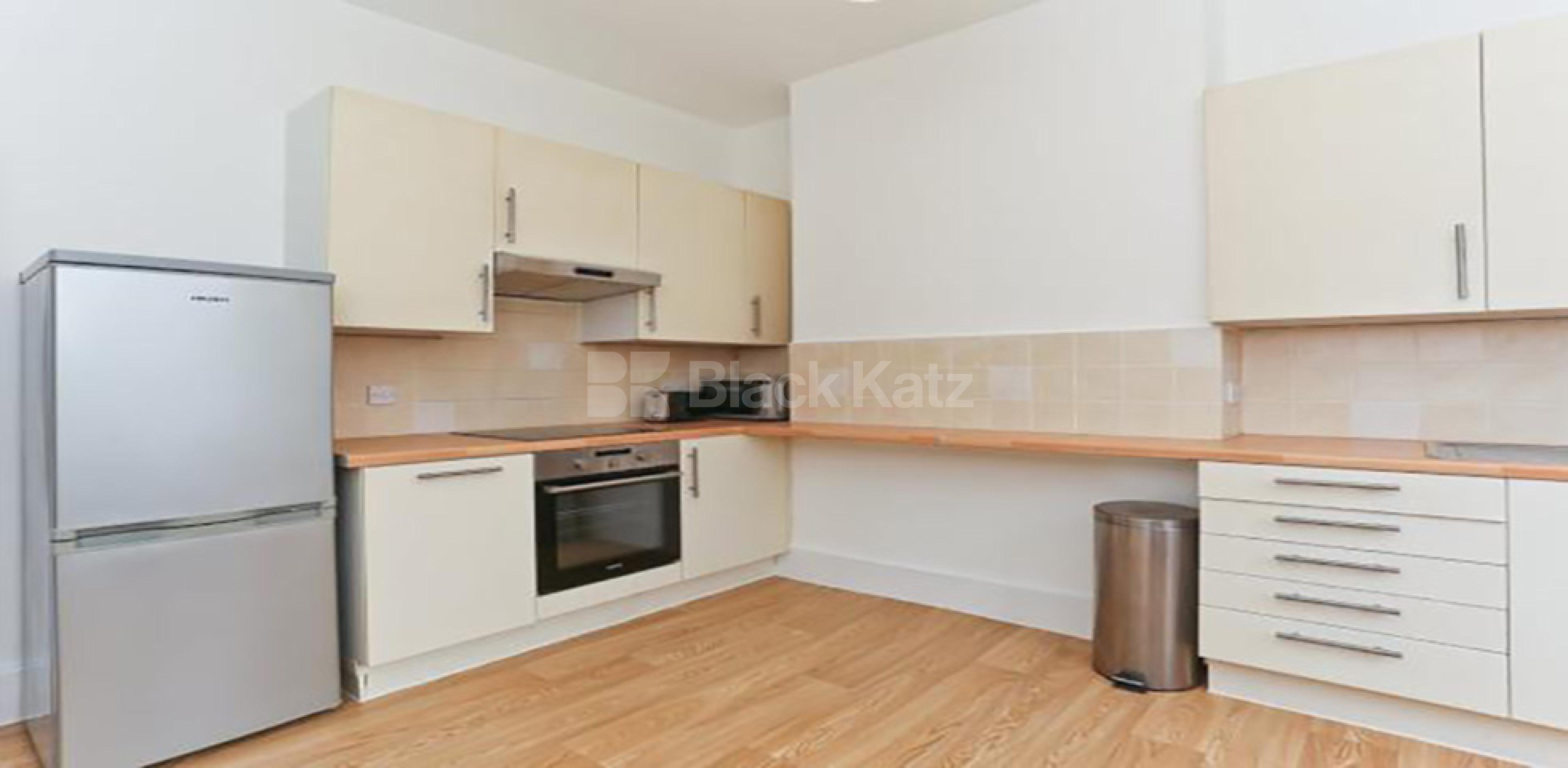 			SPACIOUS 1 BED APARTMENT, 1 Bedroom, 1 bath, 1 reception Apartment			 Whitehall Park , ARCHWAY N19 N19